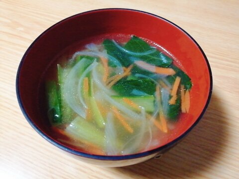 玉ねぎと小松菜と人参の中華スープ